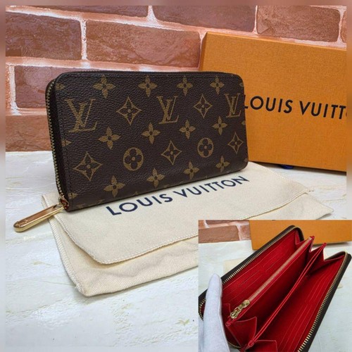 Almost unused LOUIS VUITTON☆Authenticated☆Monogram Zippy Wallet
