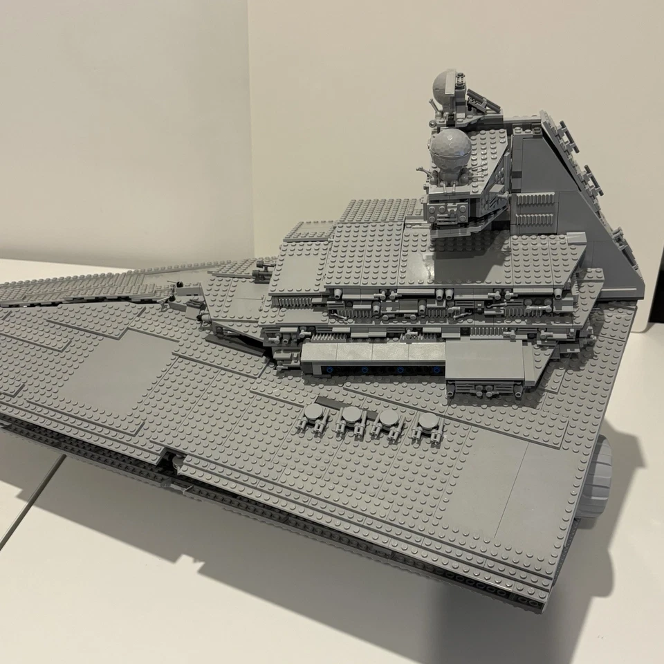 LEGO Star Wars: Imperial Star Destroyer (10030) - image 3 of 4