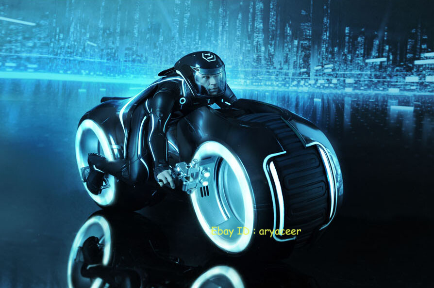 アメコミ TRON: Legacy Sam Flynn Light Cycle Tron Legacy: Sam Flynn's Lightcycle and Sam Flynn Core Figure by