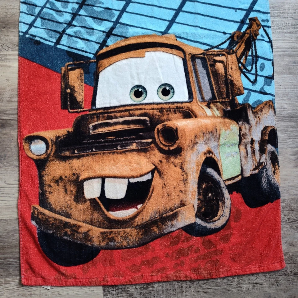 TOW MATER toalha de praia carros filme 95 equipe Disney Store 29x54 - Imagem 2 de 4