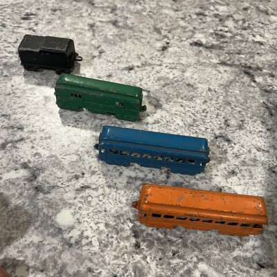 Vintage Midgetoy Train Set  Lot of 4 Different Cars 1950's