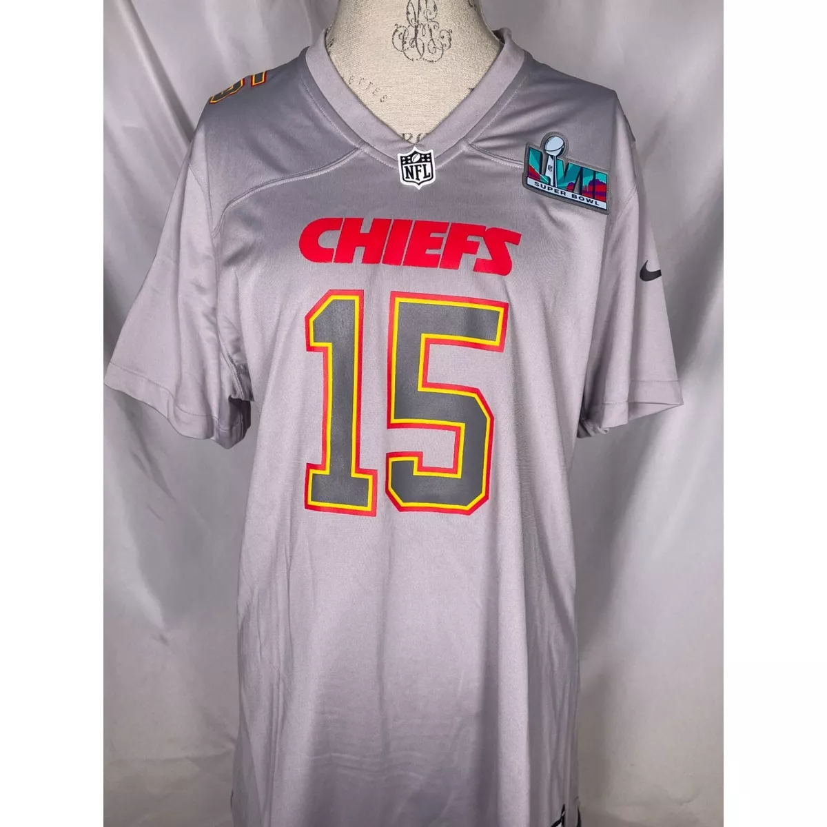 Patrick Mahomes #15 Kansas City Chiefs Grey Super Bowl LVII Jersey  Women's XXL