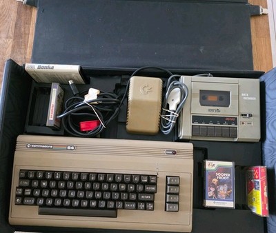 Vintage Commodore 64 C64 in Leder Computer + Konsole Spiele