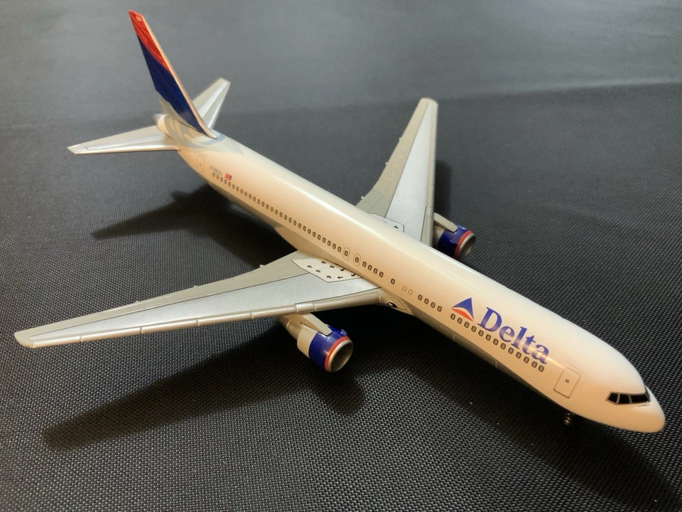 Dragon Wings 1:400 Delta Airlines Boeing 767-432ER #N189DN (55214) с подставкой - Изображение 2 из 4