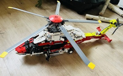 LEGO Technik Airbus L-42145 Top Zustand mit Anleitung Und Original Verpackung