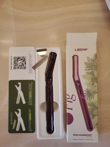 Leaf Dermaplaner In Limited Color 'Fig'