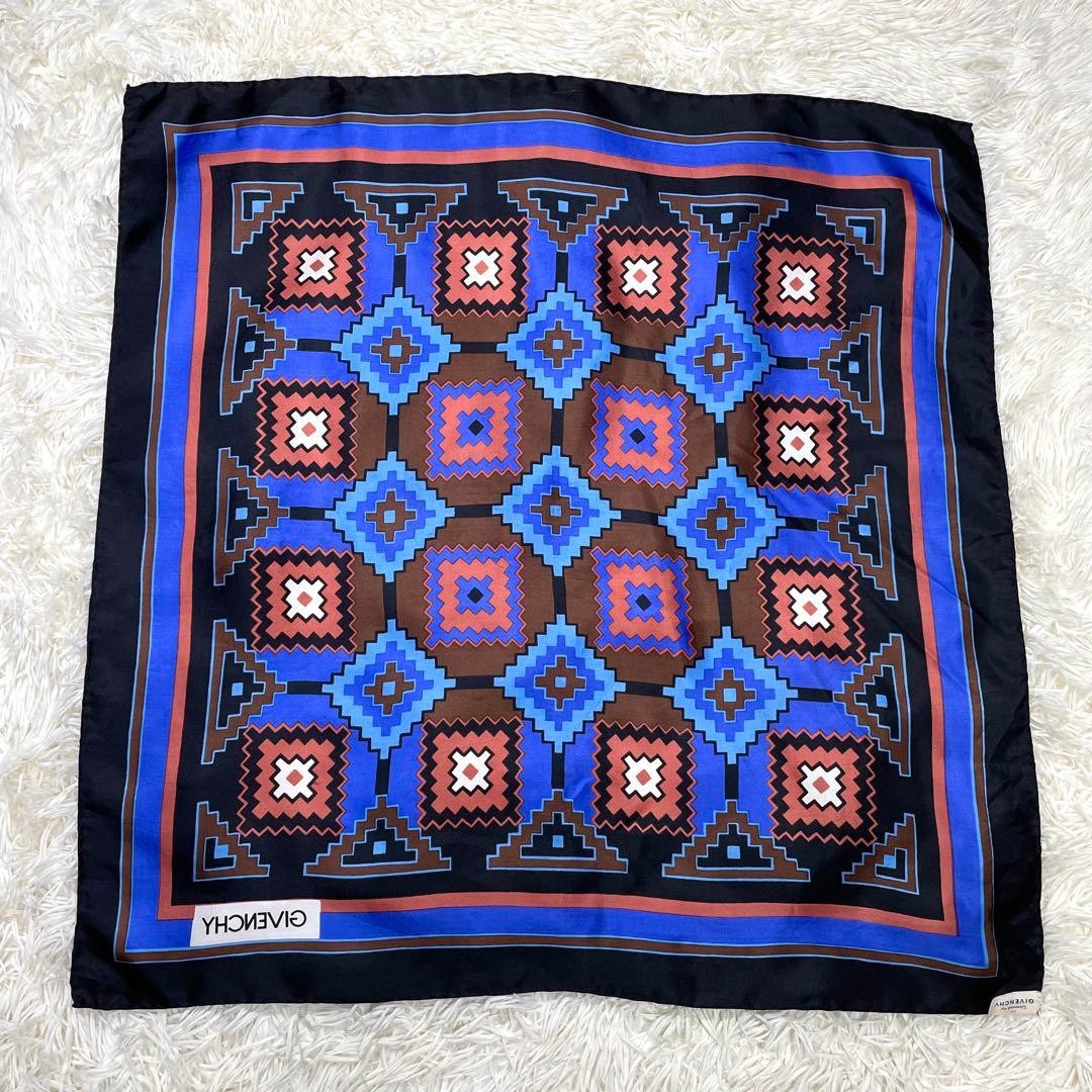 Givenchy All-Over Geometric Pattern Scarf 65x66cm… - image 7