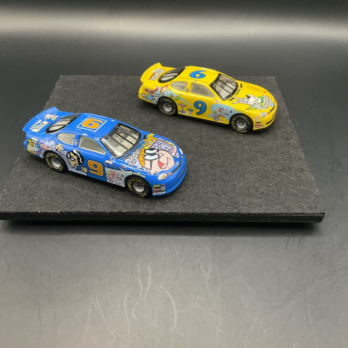 2 #9 Jerry Nadeau Cartoon Network 1997 1/64 NASCAR Hot Wheels
