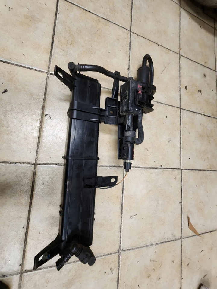 Jaguar X-Type 2004 2005 2006 2007 2008 bote de vapor de combustible Foto 2 de 2