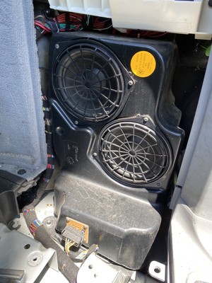 suv speaker box