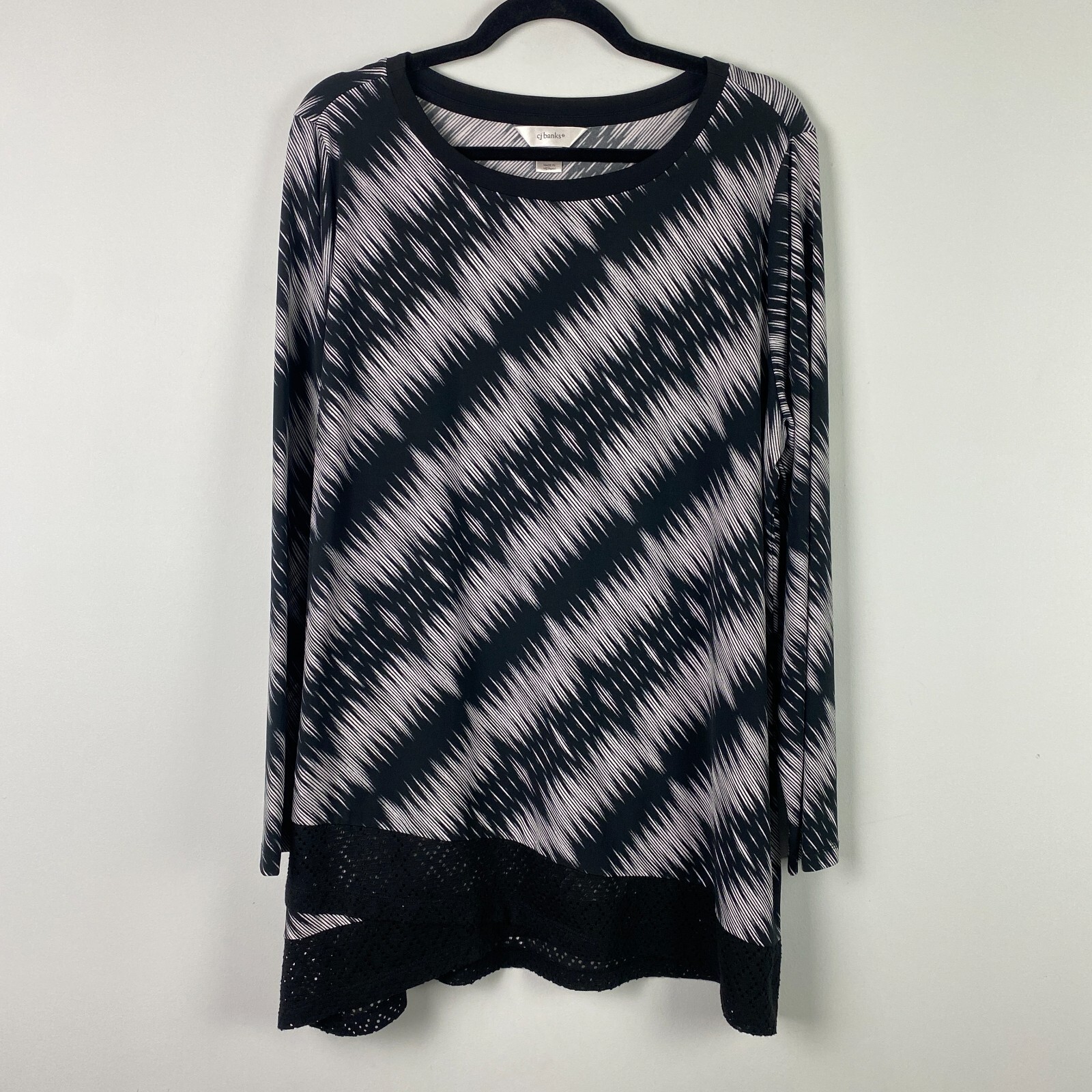 CJ Banks Tunic Top Size 1X Long Sleeve Black White Contrast Hem Stretch
