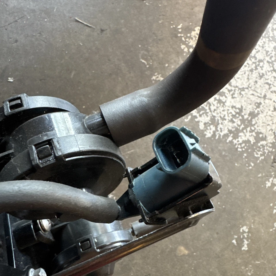 丰田 77740-04020 木炭罐 适合丰田塔科马 7774004020 — 第 3/4 张图片