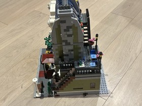LEGO Creator 10243 - PARISIAN RESTAURANT Modular 100% Complete + Instructions