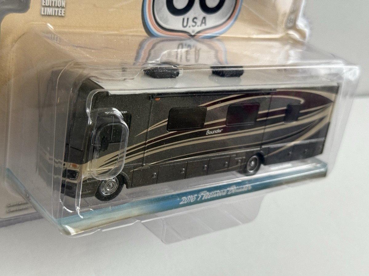 Greenlight Route 66 2016 Fleetwood Bounder RV 1:64 Motorhome New