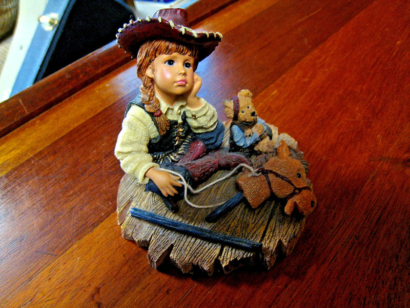 BOYD'S - CALAMITY WITH LITTLE BEAR WHOA IS ME - FIGURINE