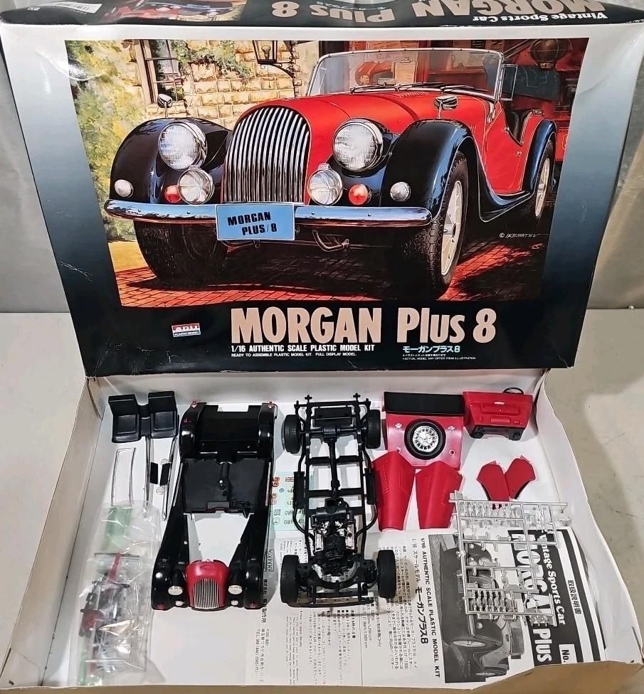 RARE ARII Morgan Plus 8. 1/16 scale  plastic model Kit COMPLETE IN BOX