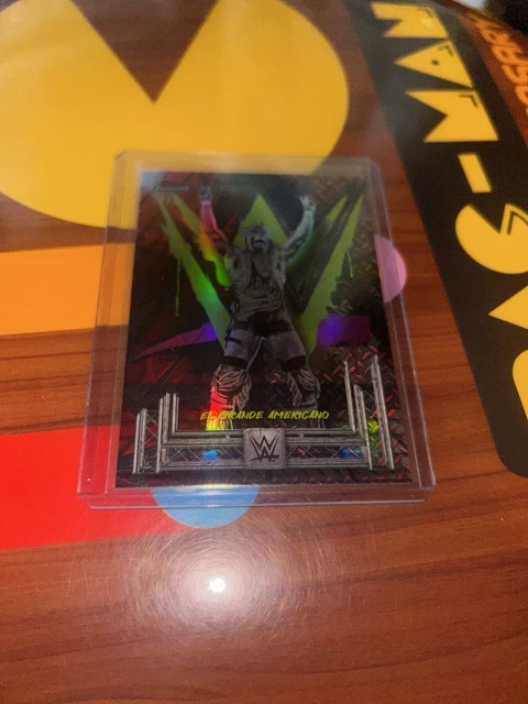 El Grande Americano 2025 Topps Finest WWE Uncommon Buchstütze Red Refractor 1/5! 🔥