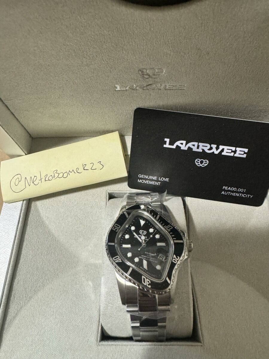 LAARVEE PEA001 Black Bezel & Dial Silver Precision Steel LAARVEE PEA001 Black Bezel & Dial Silver Precision Steel