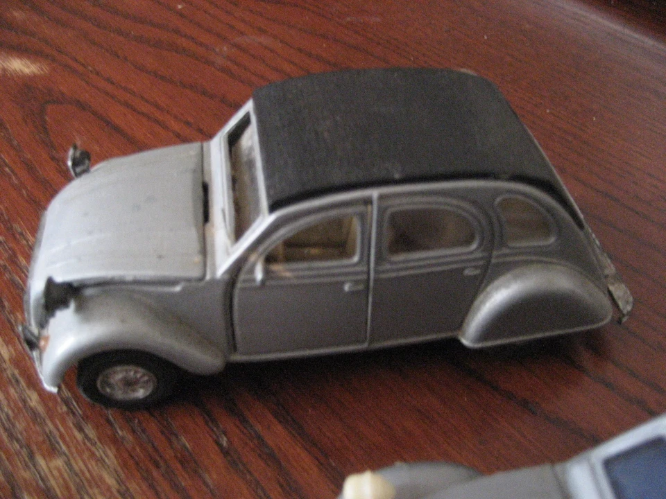welly et marque inconnue lot de 2 citroen 2cv en bon etat1/32 - Photo 3/4