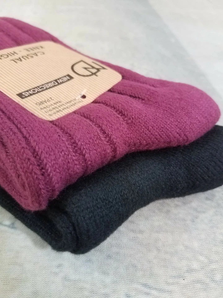Pack de 2 pares de calcetines hasta la rodilla New Directions ciruela y negro para mujer  Foto 3 de 4