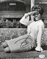 Dionne Warwick Singer Autographed Signed 8x10 Photo ACOA