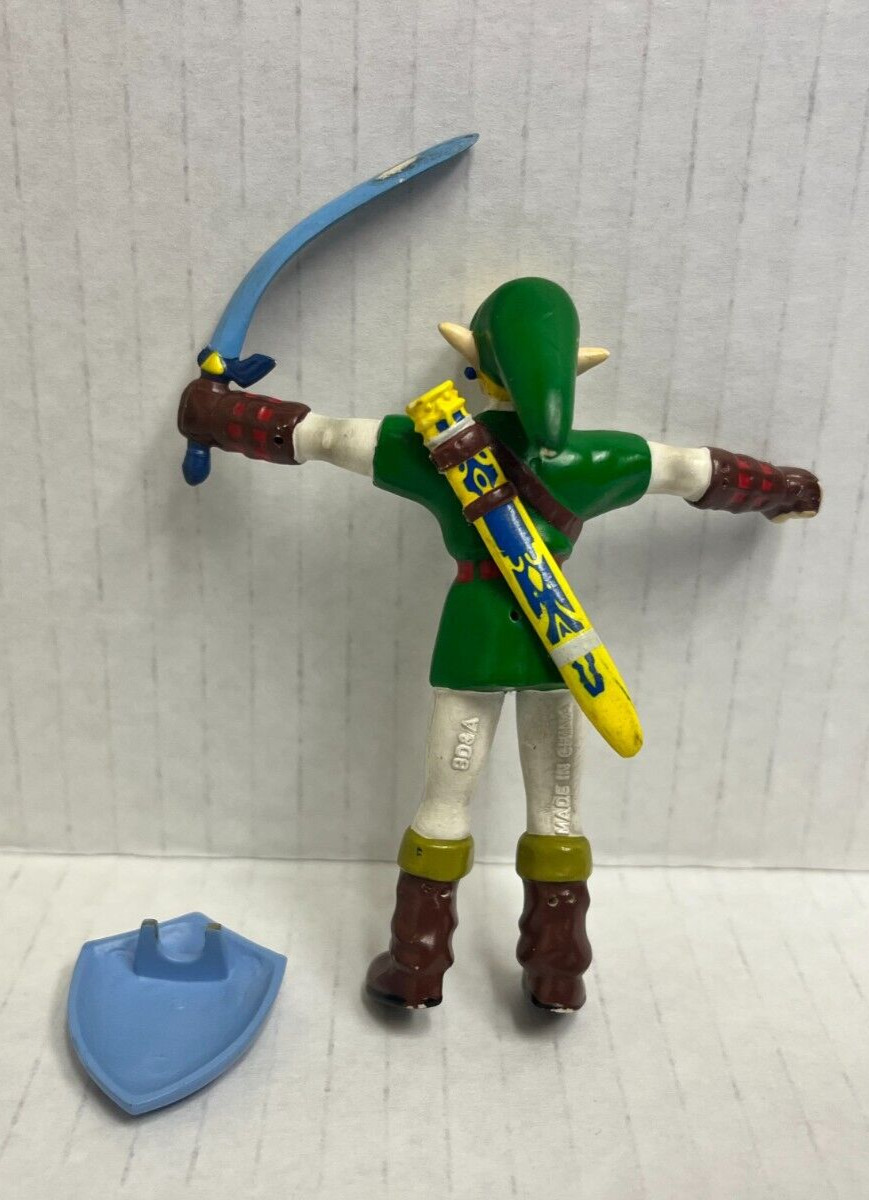 Legend Of Zelda Ocarina of Time Link Figure Nintendo Power 2002