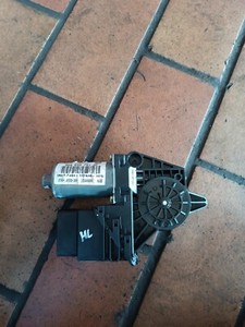 Original VW Passat 3B 3BG Fensterhebermotor hinten links 3B9839751BF