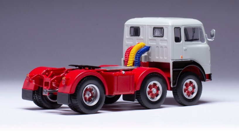 イクソ 1/43 フィアット 690 T1 1961 トレーラーヘッド ixo Fiat 690 T1 1961 Red/Black | eBay
