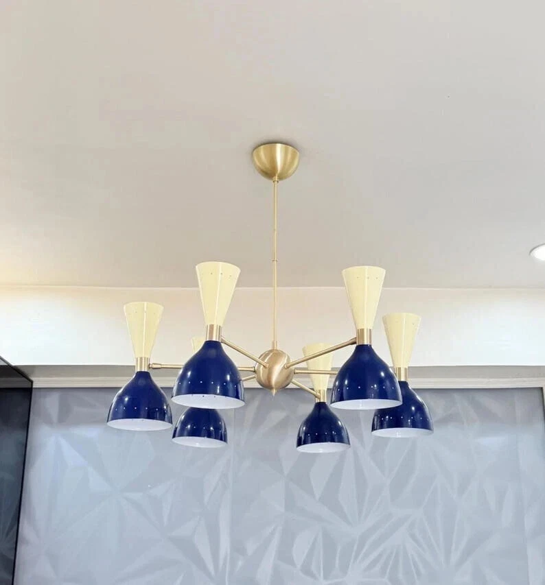 Lámpara de araña de latón hecha a mano Mid Century Living azul industrial italiana Foto 3 de 4