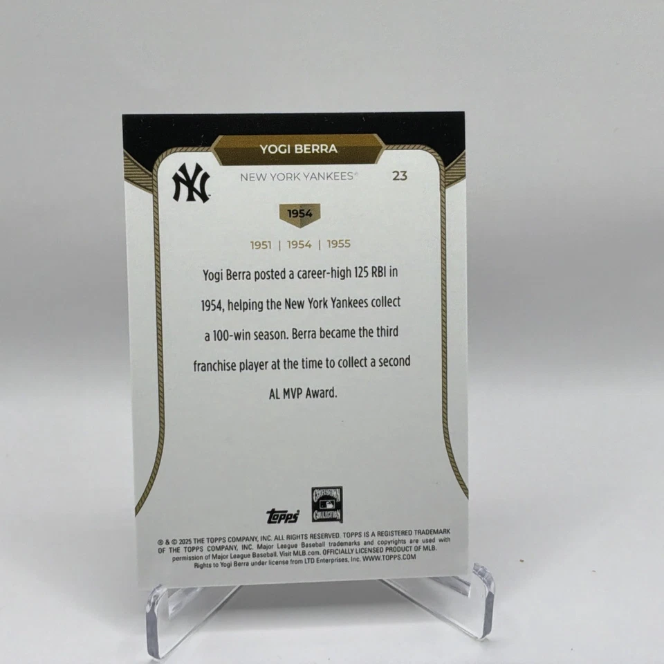 Lámina naranja Stardust 2025 Yogi Berra Topps "3x MVP" 25/07 1954 #23 Foto 2 de 3