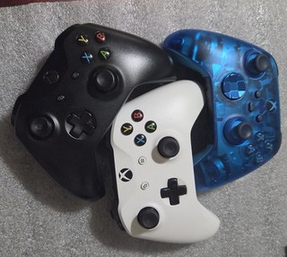 Controller Microsoft Xbox One (x3) Per ricambi o riparazioni Stick Drift.