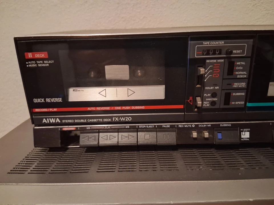 DE COLECCIÓN 1986 AIWA FX-W20 ESTÉREO DOBLE PLATAFORMA DE CASETE, comp. de estante F/RX-20 SIN PROBAR Foto 3 de 4