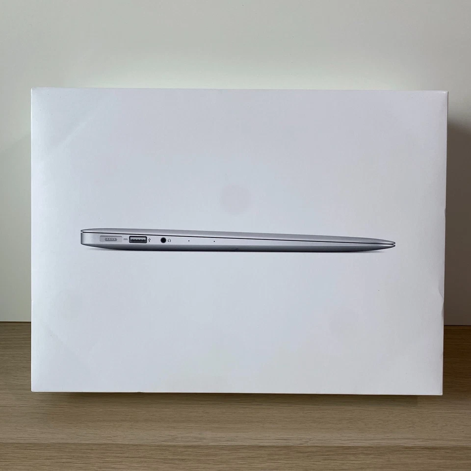 Apple MacBook Air - 13" Display - Core i7 1.7GHz - 512GB SSD - 8GB RAM - Boxed - Image 2 of 4