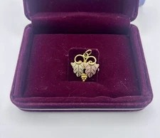 SBHG Black Hills Gold 12K Tri-Color gold(yellow, green, rose) Grape Leaf Pendant