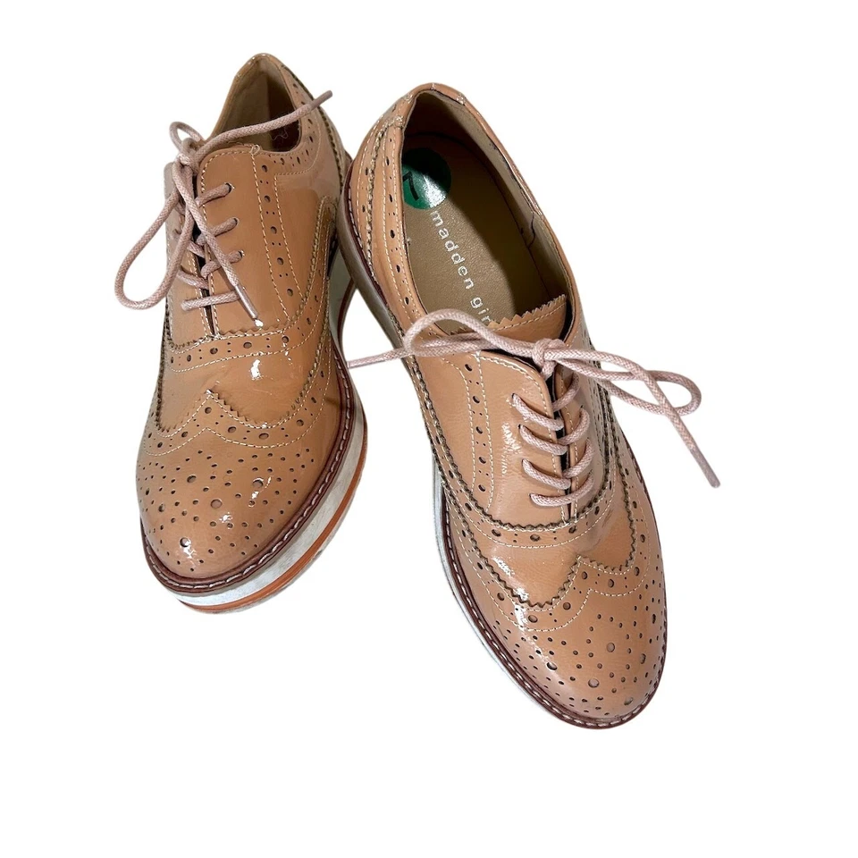 Madden Girl Punta de Ala Oxford Preppy Academia Patena Cuero Con Cordones Mujeres Talla 7.5 Foto 4 de 4