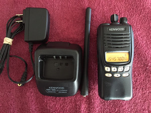KENWOOD TK-2312-1 VHF ANALOG PORTABLE VHF 136-174MHZ 5W 128 CH W/ACCESSORIES
