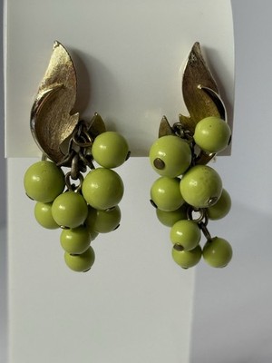 Vintage Mid - Century Judy Lee Green Grape Cluster Cha Cha  Lip Back Earrings 