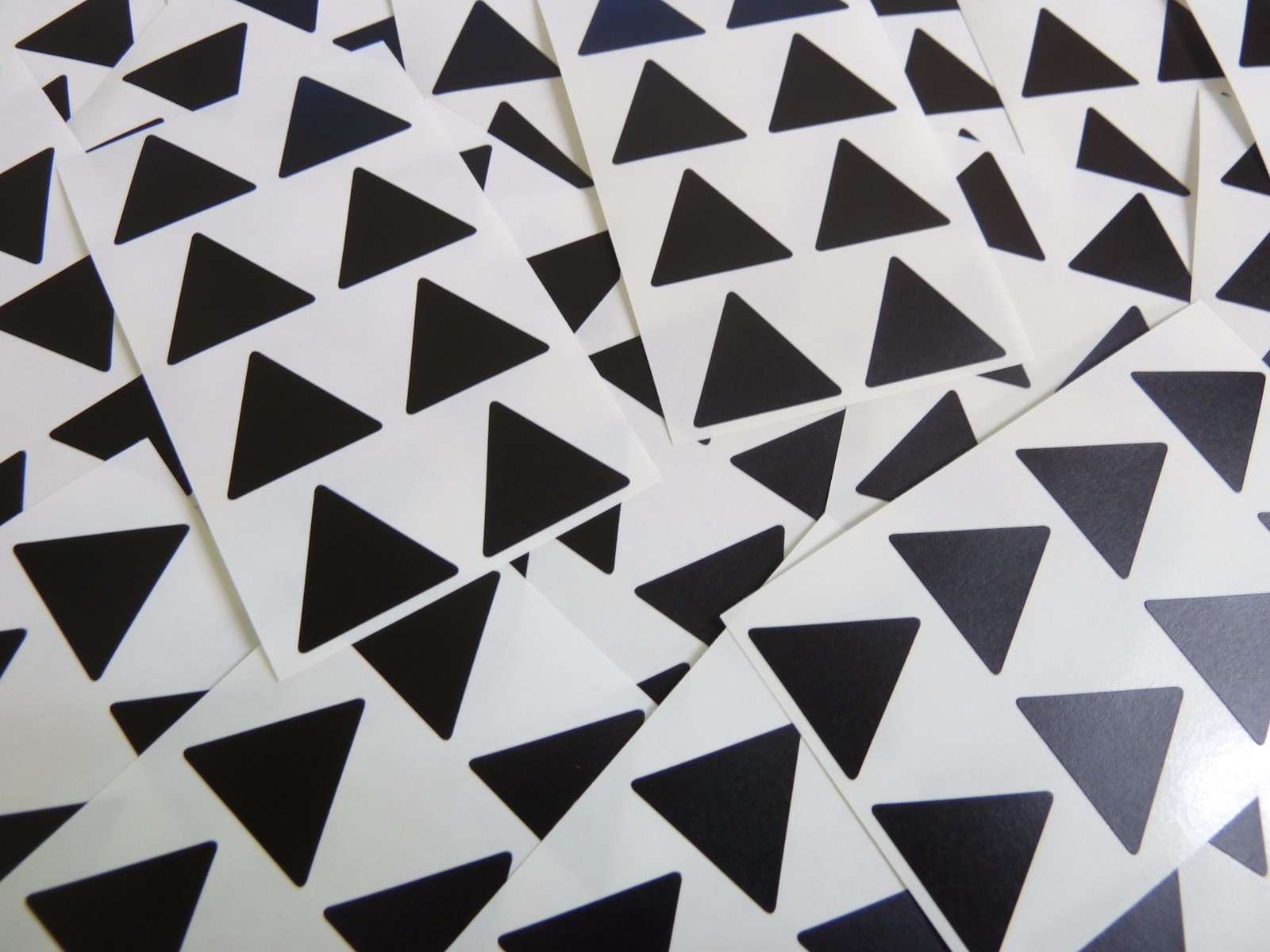 25mm Triangular Colour Code Stickers Coloured Triangles Sticky Labels ...