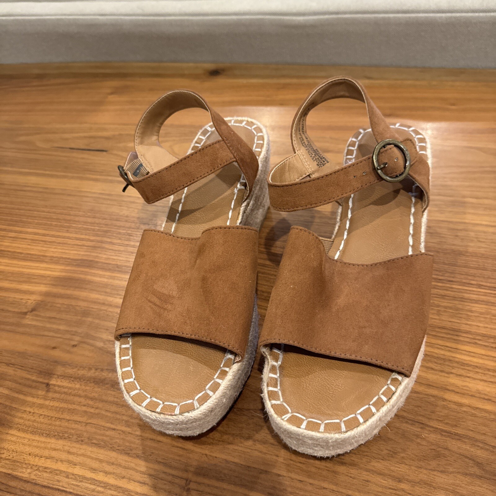 Universal Thread Sandals Size 10 - image 4