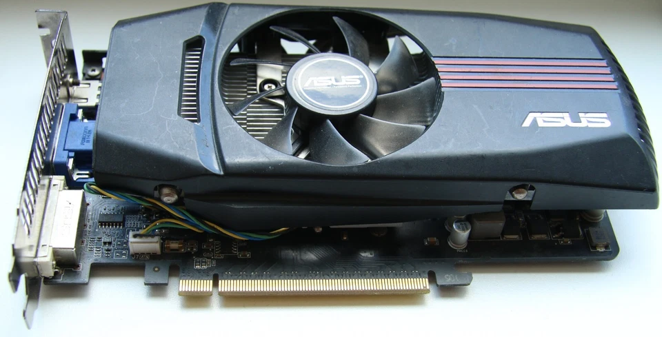 Asus NVIDIA GeForce GTX 550 Ti 1GB GDDR5 TI DC/DI/1GD5 1GB  Graphics Card - Image 4 of 4