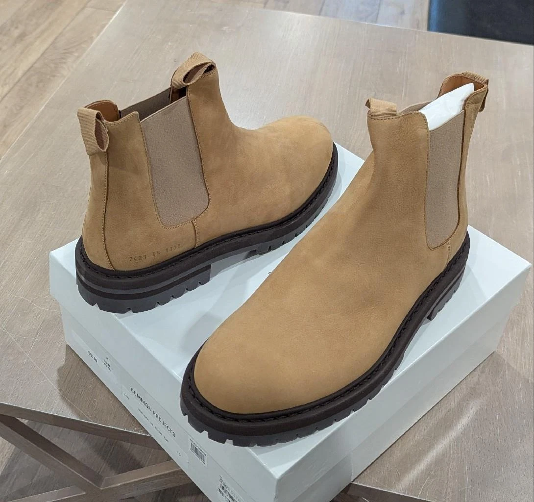 Stivali Chelsea scamosciati lisci da uomo Common Projects marrone chiaro 45 US 12 $729