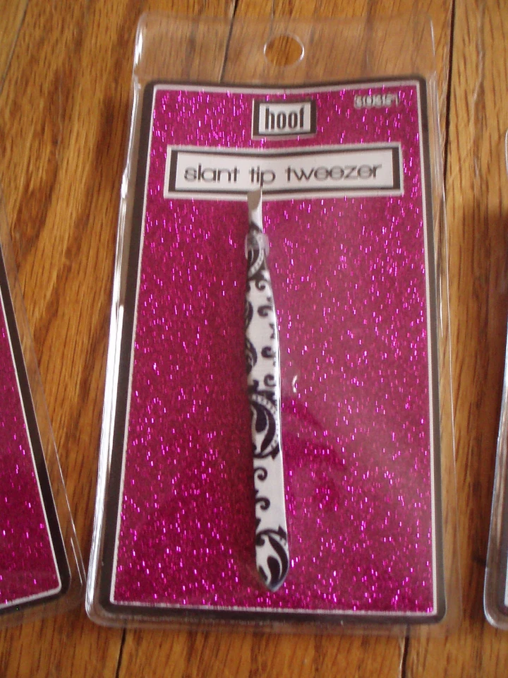 finger nails and tweezers lot of 4 items-manicure clippers-toe spacers-nail file - Image 3 of 4