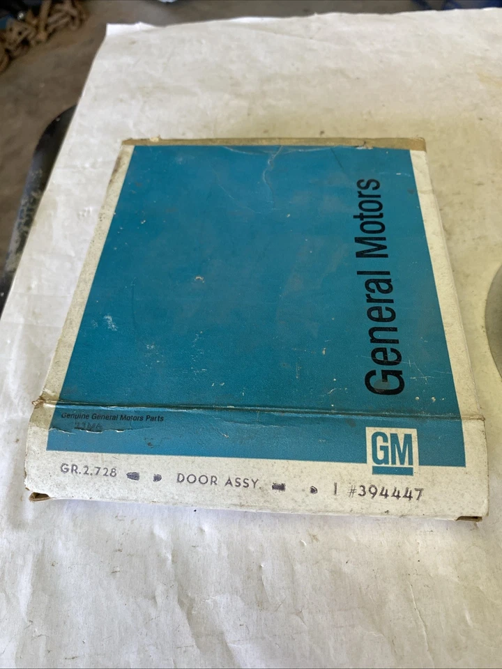 Oldsmobile F85 1967 bisel de faros izquierdo nuevo de lote # 394447. Foto 2 de 4