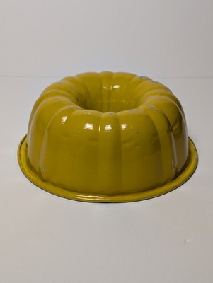 Vintage Yellow/Harvest Gold Ombre  Aluminum Bundt Cake Pan 10'' Diameter