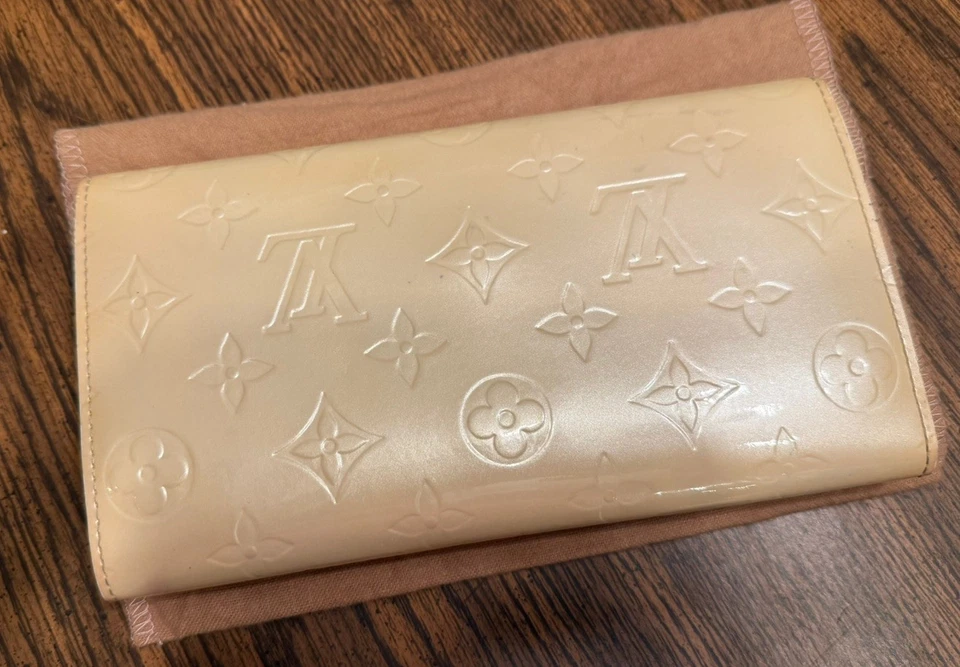 LOUIS VUITTON LV Vernis Cream Monogram Sarah Wallet Clutch Flap Envelope 2006 - Image 3 of 4