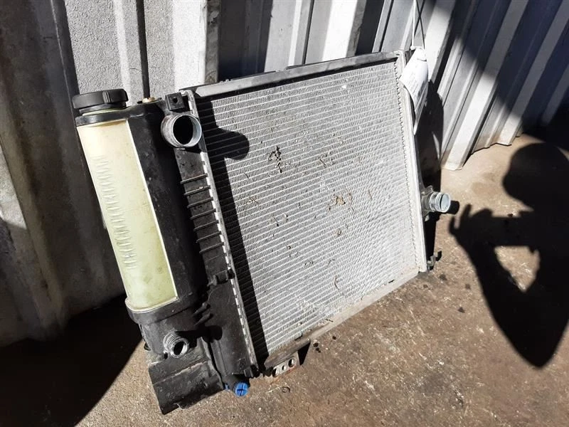 Radiator Fits 91-99 BMW 318i Z3 1.9L 17111469176  - Image 3 of 4