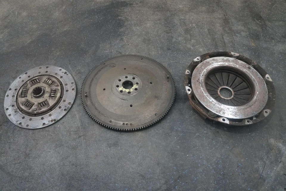 Paquete de embrague disco de presión juego de placas flexibles 110558 121562 OEM Ferrari Mondial 1982 Foto 2 de 4