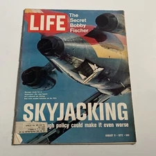 1972 August 11 Life Magazine The Secret Bobby Fischer (BM19)