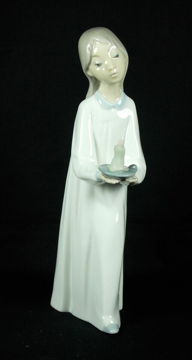 Lladro Girl With Candle Figurine No Box Excellent 8.25 Lladro Girl With Candle Figurine No Box Excellent 8.25