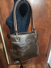 Bolso de hombro Rosetti de cuero marrón con billetera exterior y bolsa billetera incorporada